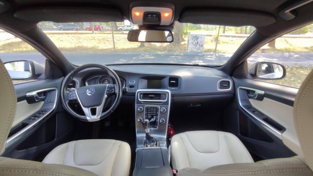 Volvo S60 2.0 D [D3] Momentum Manul.1.tulaj.sz...